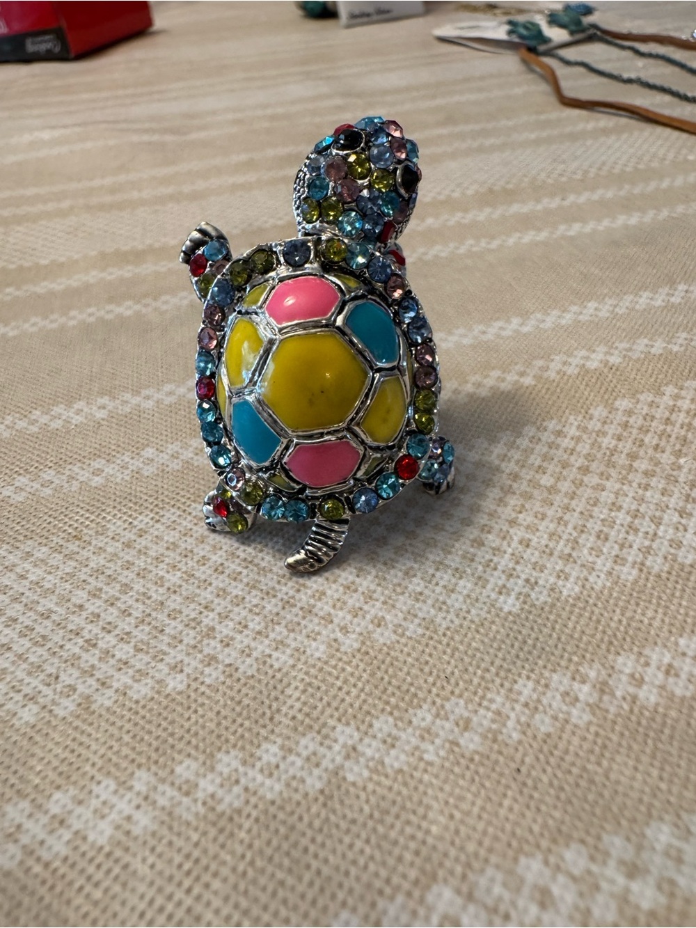 Stretchy blingy turtle ring